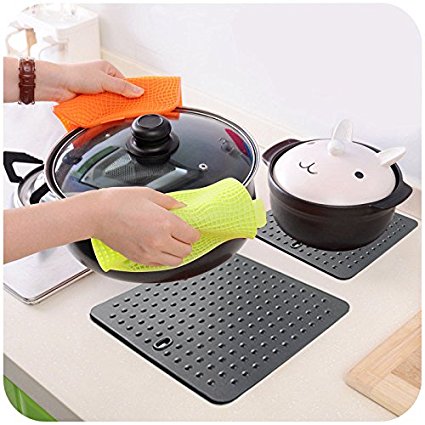 3 x 6.9*6.9 inch Non-Stick Silicone Mat Dots Trivet 3PCS/Lot Non-Stick Silicone Dots Pan Hot Pads Baking Cooking Dish Mat Liner Tray, Materials FDA certified food Grade Silicone